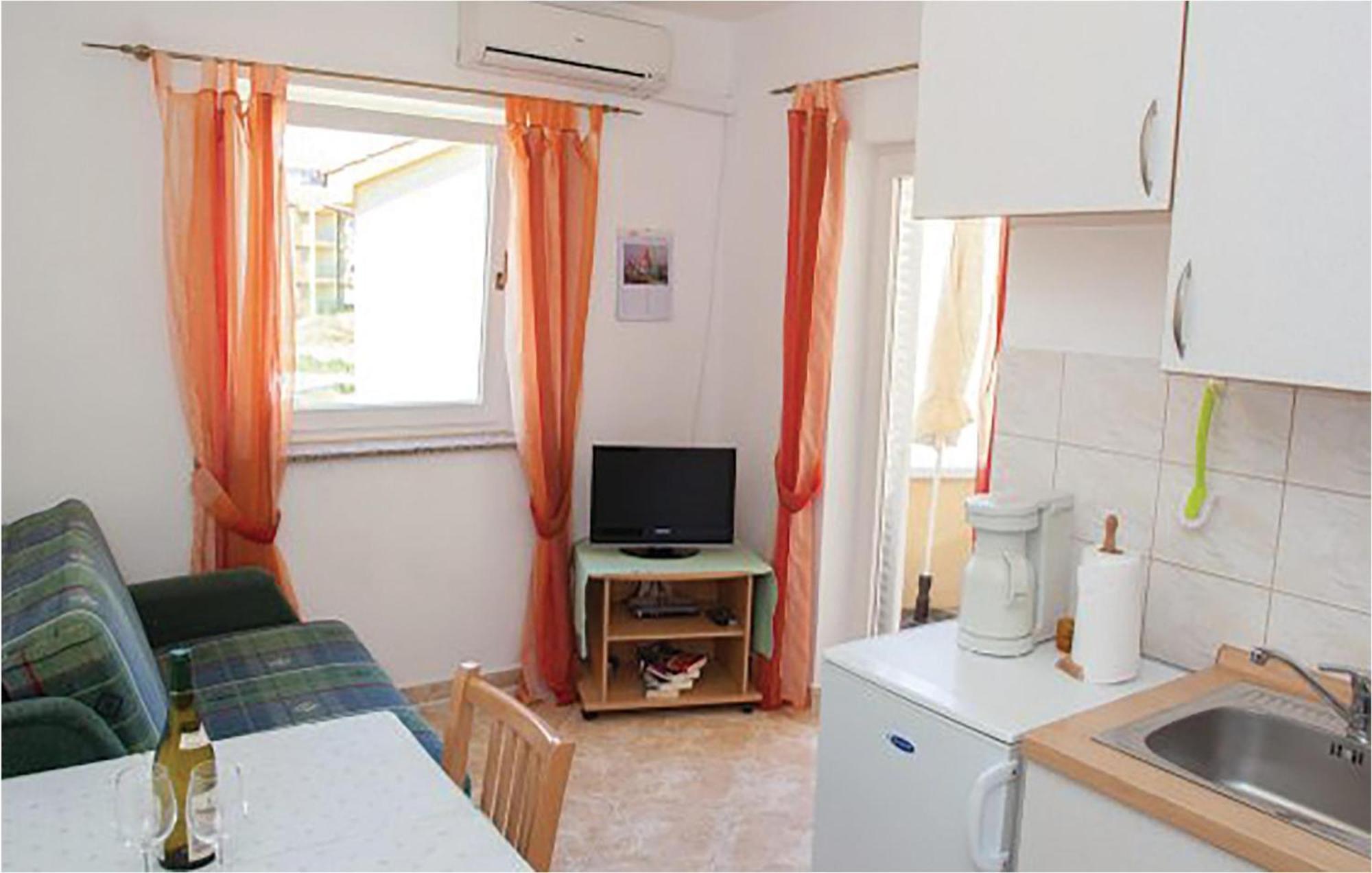 1 Bedroom Beautiful Apartment In Malinska Exterior photo