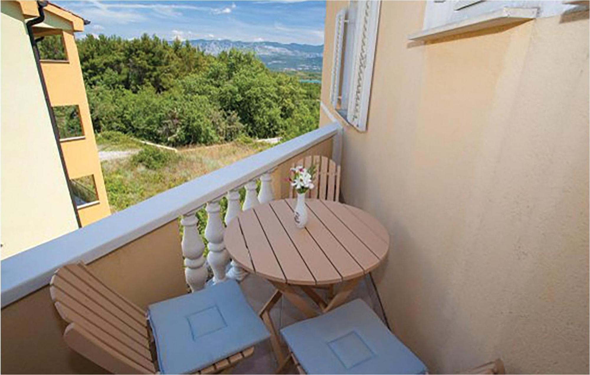 1 Bedroom Beautiful Apartment In Malinska Exterior photo