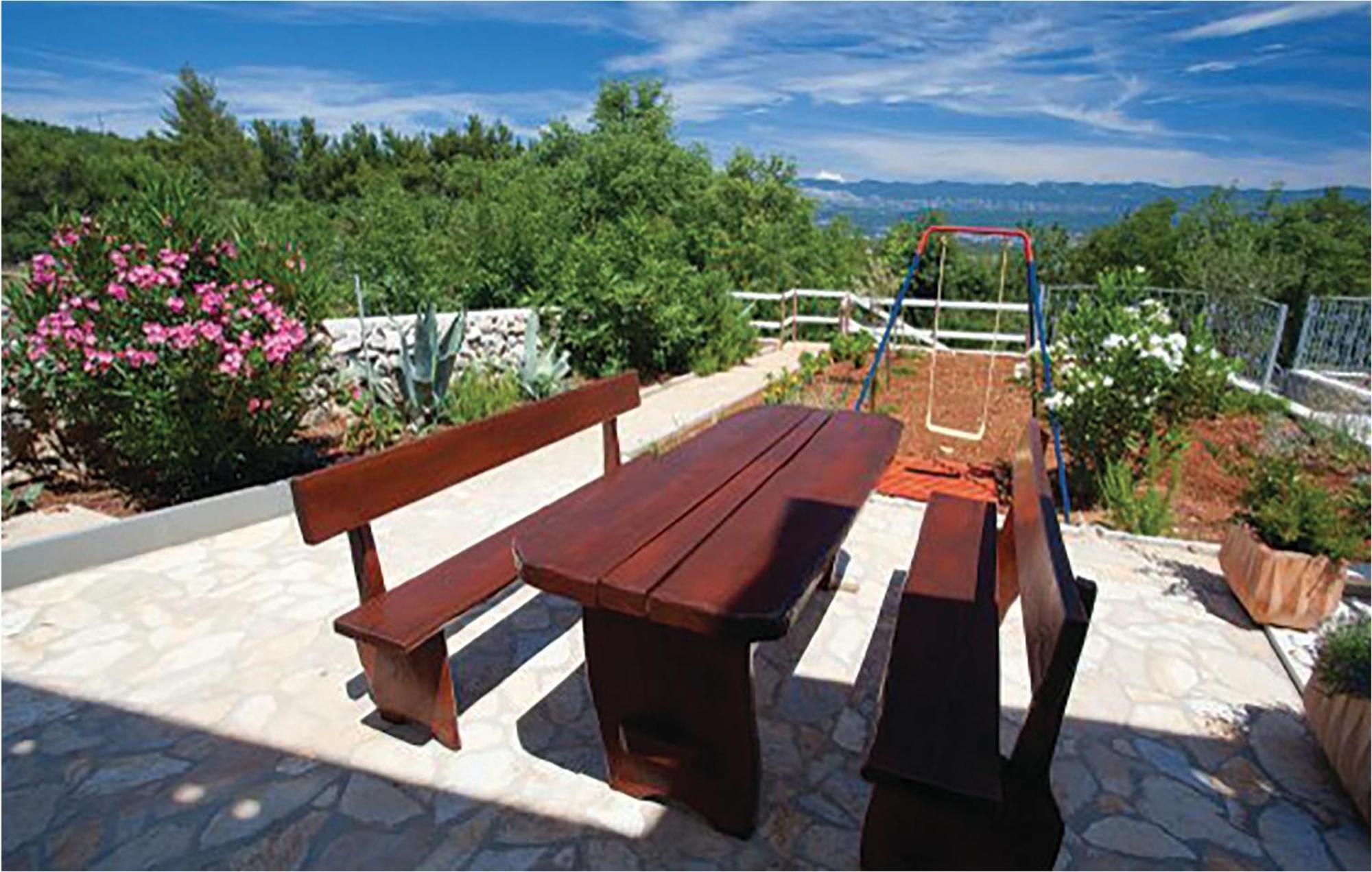 1 Bedroom Beautiful Apartment In Malinska Exterior photo