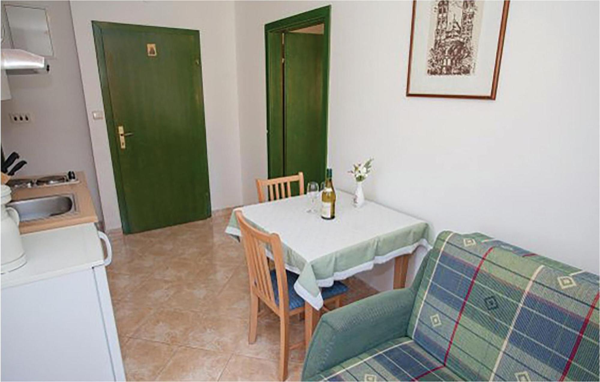 1 Bedroom Beautiful Apartment In Malinska Exterior photo