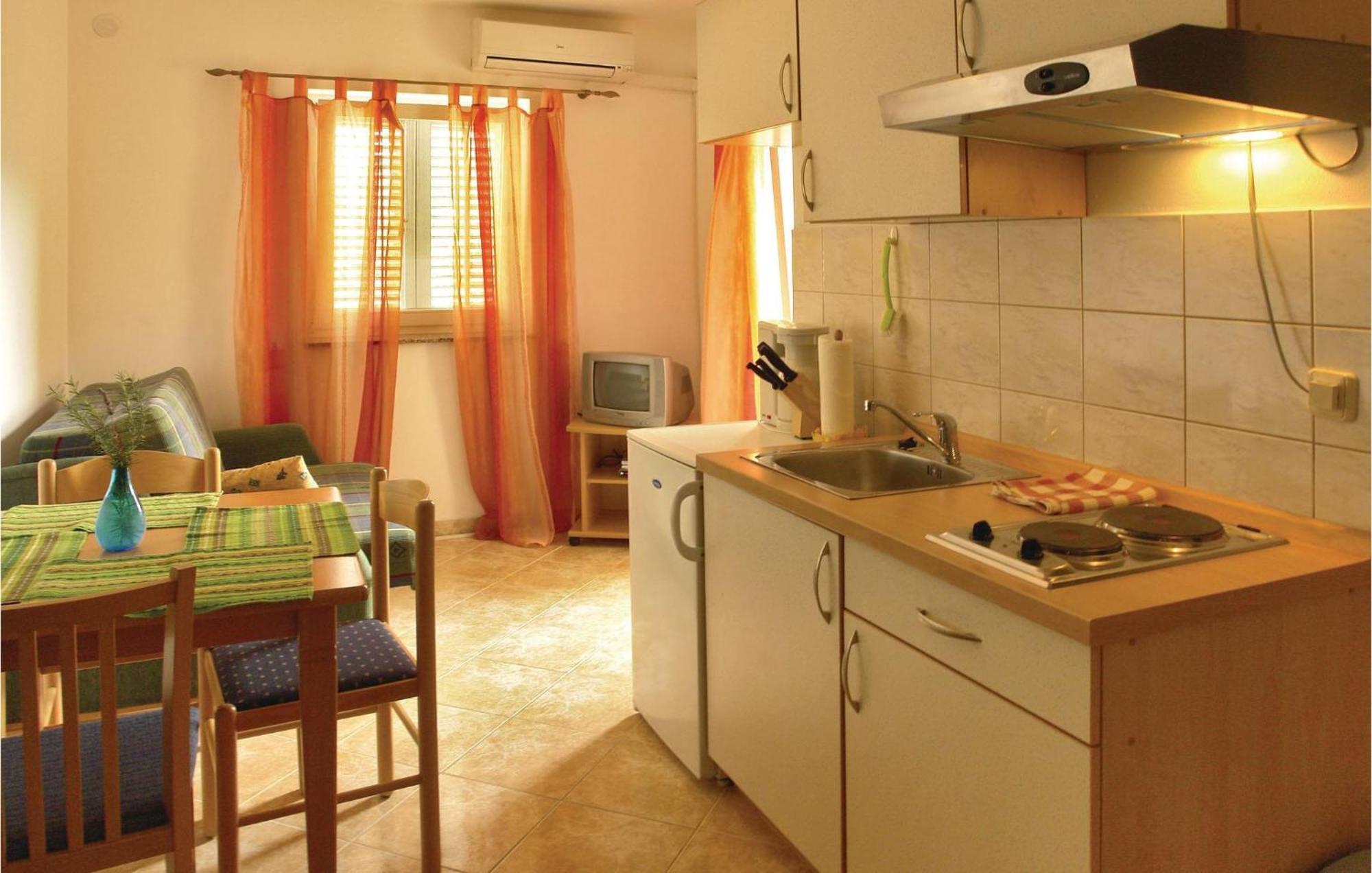 1 Bedroom Beautiful Apartment In Malinska Exterior photo