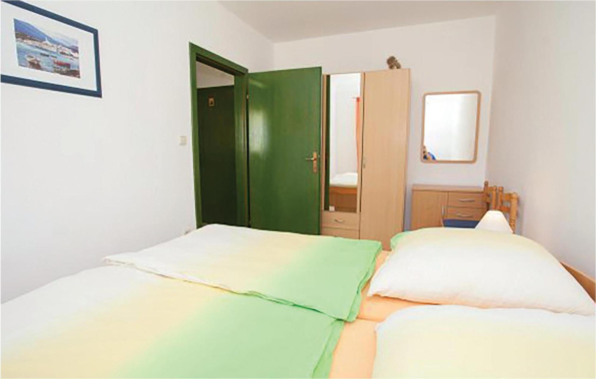 1 Bedroom Beautiful Apartment In Malinska Exterior photo