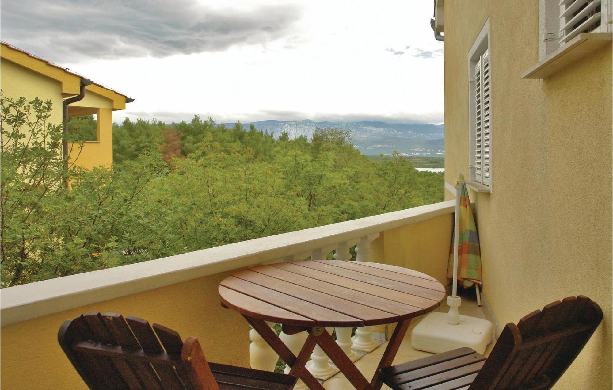 1 Bedroom Beautiful Apartment In Malinska Exterior photo