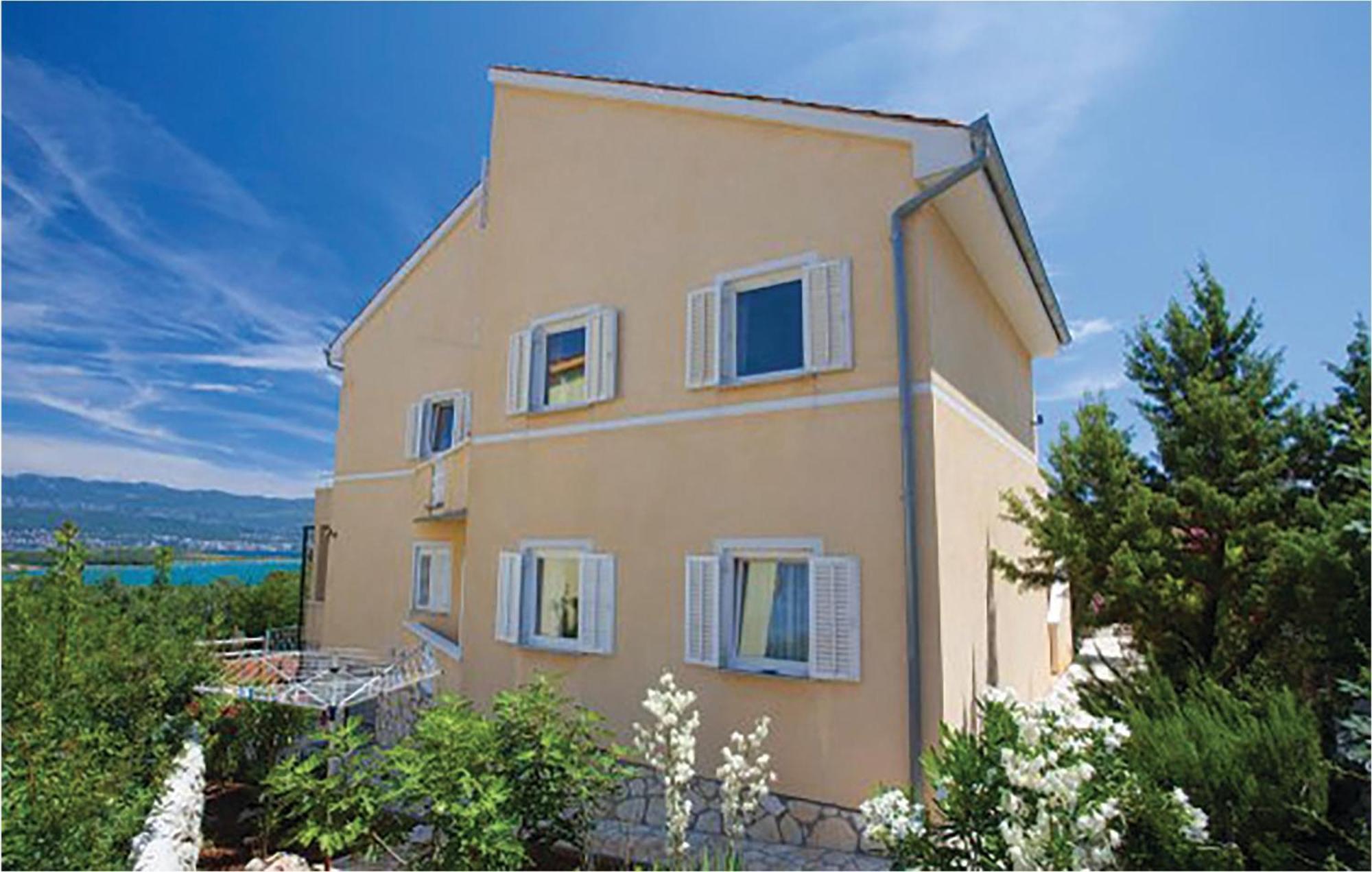 1 Bedroom Beautiful Apartment In Malinska Exterior photo