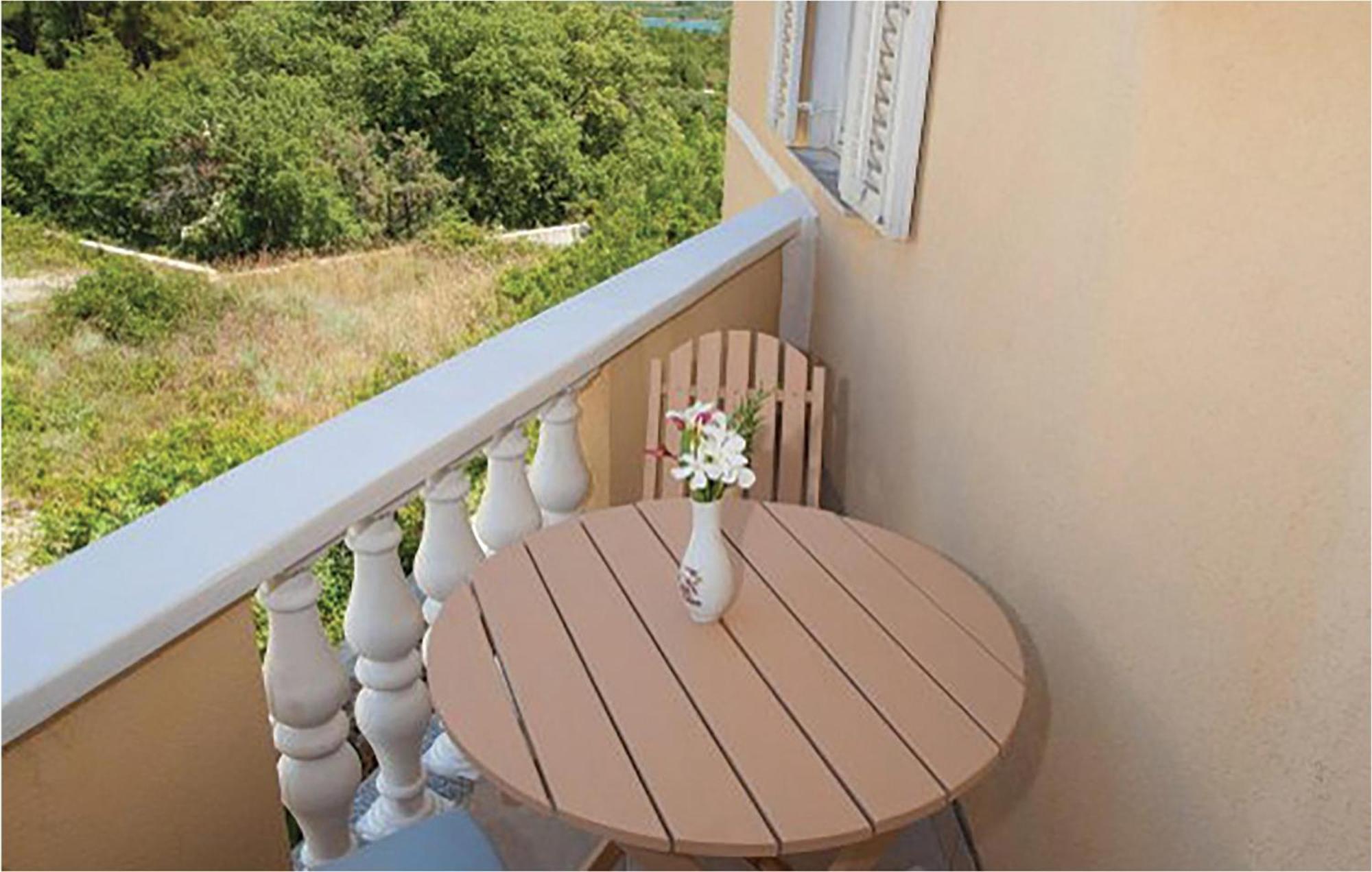1 Bedroom Beautiful Apartment In Malinska Exterior photo