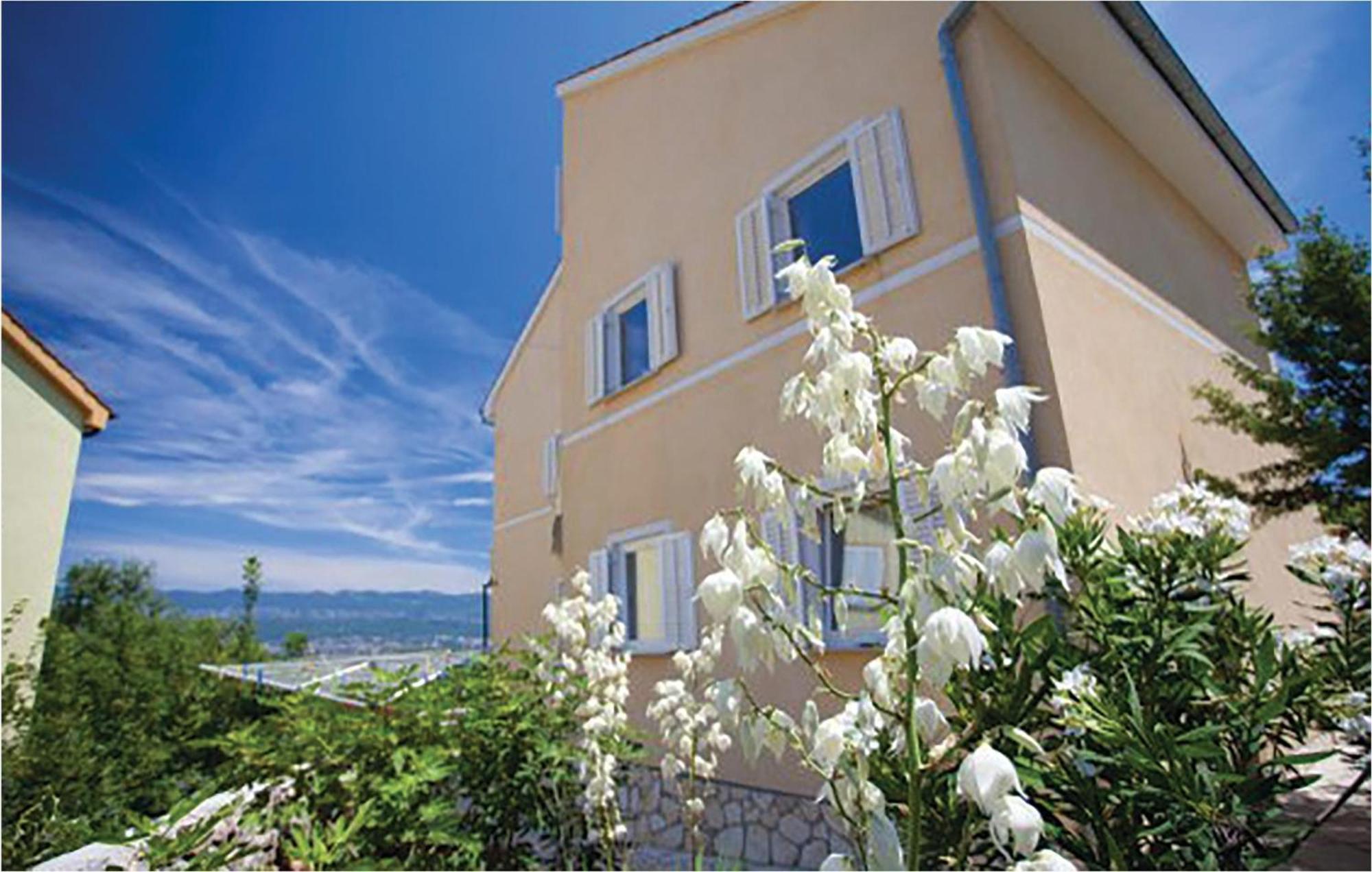 1 Bedroom Beautiful Apartment In Malinska Exterior photo